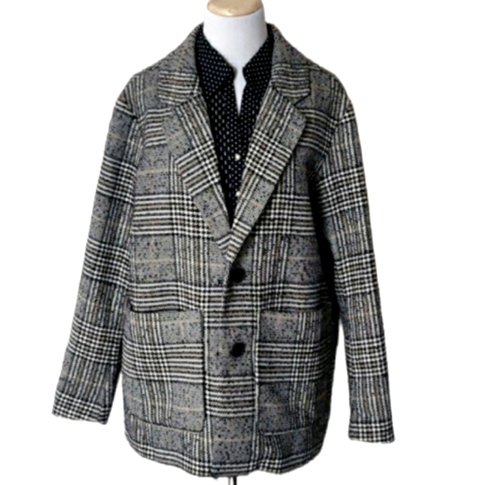 Great plaid pattern coat